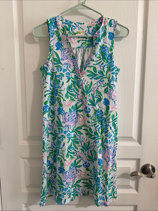 Lilly Pulitzer Dresses & Skirts - Sleeveless Floral V-Neck Shift Dress in Blue, Green & Pink